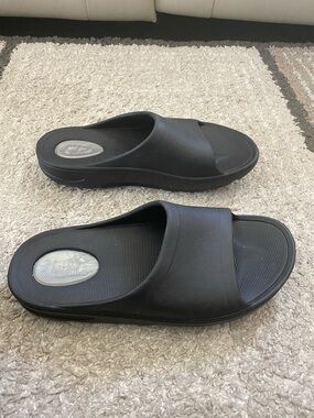 My pillow rubber comfortable sliders women’s size 9 fits 8